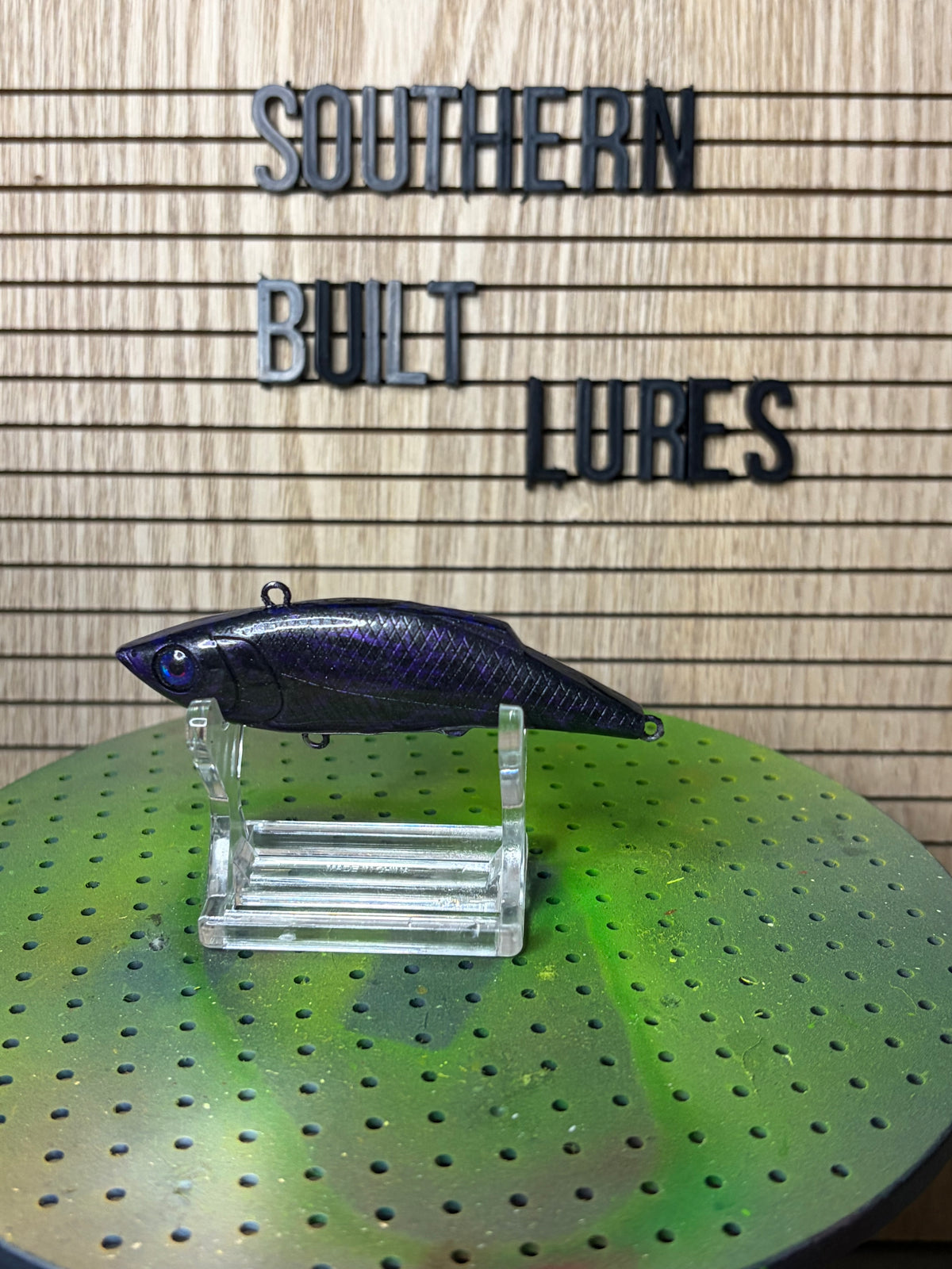 Purple lipless